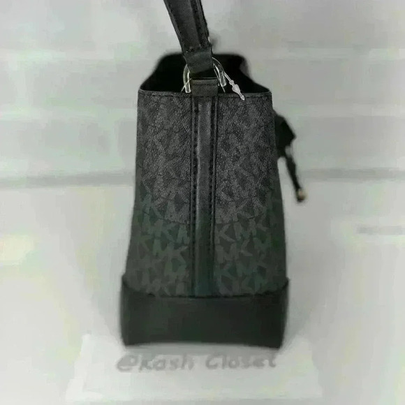 Michael Kors Mercer Bucket Bag Small Drawstring Crossbody Bag Black - Picture 6 of 12